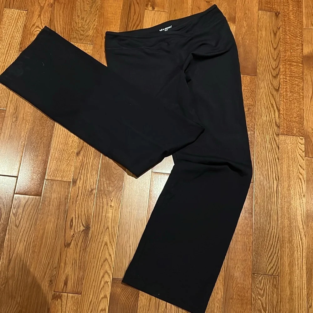 Tuff athletics black slightly flare low rise bootcut yoga pants Sz L